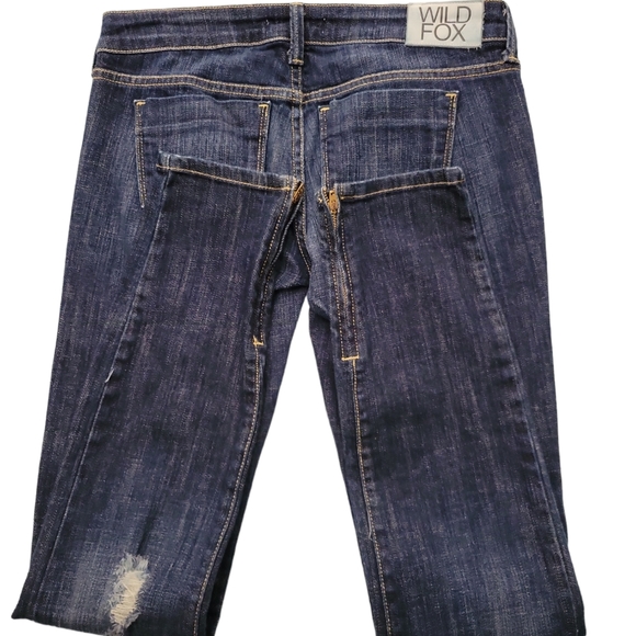 Barely worn distress jeans - Picture 2 of 9